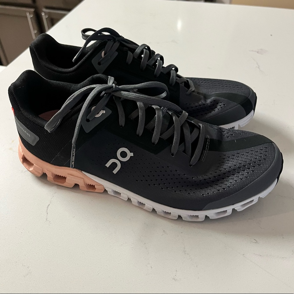 ON Cloudflow Running Shoe